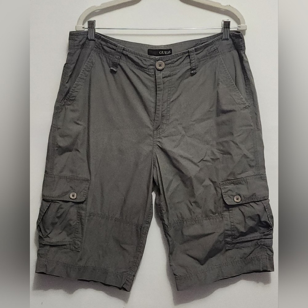 GUESS Men's Gray Cargo Shorts size